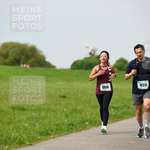 10.05.2026 - 8. Wedeler Halbmarathon Dr. Thomas Lammeyer http://msf.ph/oto/9705958 10.05.2026 11:56:40 Laufen 958, 959 meine-sportfotos.de