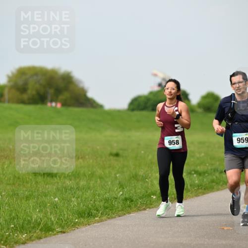 10.05.2026 - 8. Wedeler Halbmarathon Dr. Thomas Lammeyer http://msf.ph/oto/9705962 10.05.2026 11:56:41 Laufen 958, 959 meine-sportfotos.de