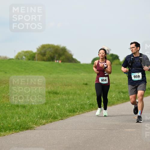 10.05.2026 - 8. Wedeler Halbmarathon Dr. Thomas Lammeyer http://msf.ph/oto/9705963 10.05.2026 11:56:41 Laufen 959, 958 meine-sportfotos.de