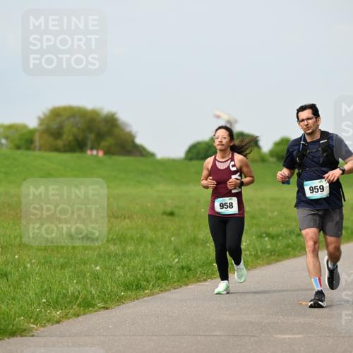 10.05.2026 - 8. Wedeler Halbmarathon Dr. Thomas Lammeyer http://msf.ph/oto/9705965 10.05.2026 11:56:41 Laufen 959, 958 meine-sportfotos.de