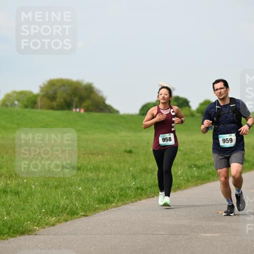 10.05.2026 - 8. Wedeler Halbmarathon Dr. Thomas Lammeyer http://msf.ph/oto/9705966 10.05.2026 11:56:41 Laufen 958, 959 meine-sportfotos.de
