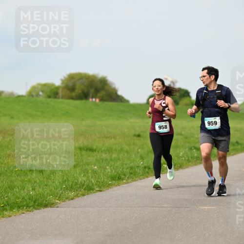 10.05.2026 - 8. Wedeler Halbmarathon Dr. Thomas Lammeyer http://msf.ph/oto/9705968 10.05.2026 11:56:41 Laufen 958, 959 meine-sportfotos.de