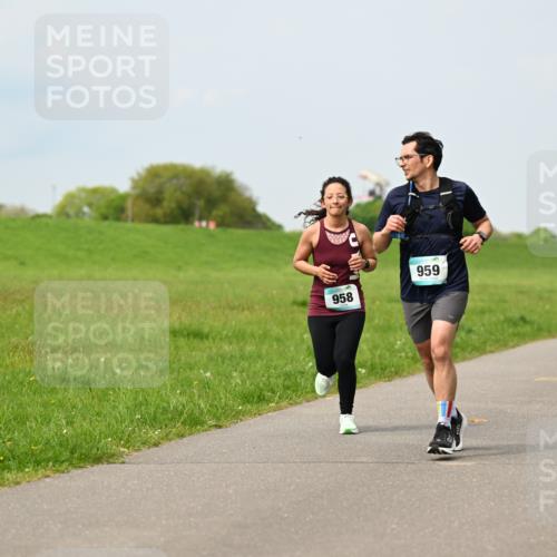 10.05.2026 - 8. Wedeler Halbmarathon Dr. Thomas Lammeyer http://msf.ph/oto/9705969 10.05.2026 11:56:42 Laufen 958, 959 meine-sportfotos.de
