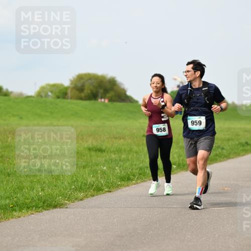 10.05.2026 - 8. Wedeler Halbmarathon Dr. Thomas Lammeyer http://msf.ph/oto/9705970 10.05.2026 11:56:42 Laufen 958, 959 meine-sportfotos.de