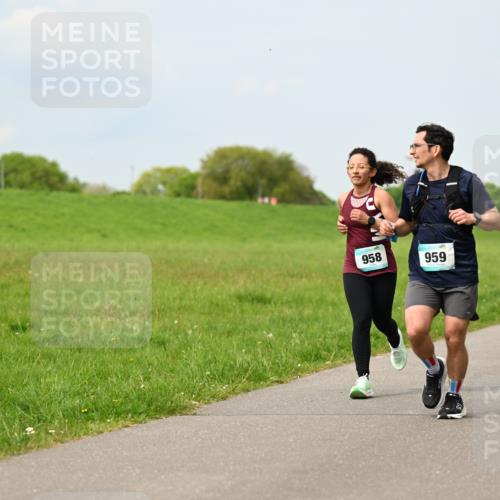 10.05.2026 - 8. Wedeler Halbmarathon Dr. Thomas Lammeyer http://msf.ph/oto/9705972 10.05.2026 11:56:42 Laufen 958, 959 meine-sportfotos.de