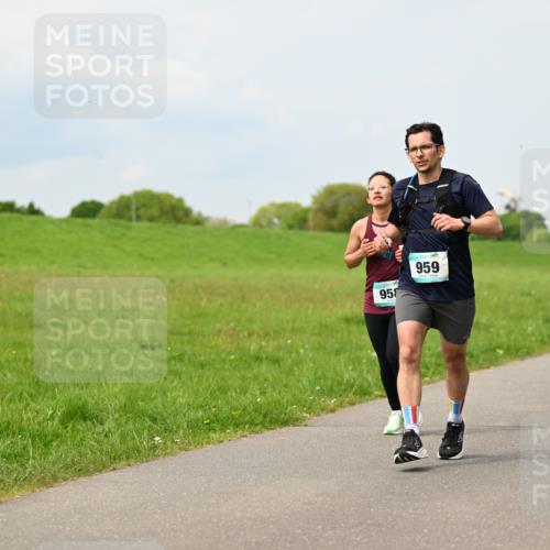 10.05.2026 - 8. Wedeler Halbmarathon Dr. Thomas Lammeyer http://msf.ph/oto/9705974 10.05.2026 11:56:43 Laufen 958, 959 meine-sportfotos.de