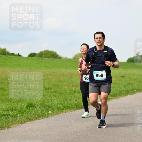 10.05.2026 - 8. Wedeler Halbmarathon Dr. Thomas Lammeyer http://msf.ph/oto/9705978 10.05.2026 11:56:44 Laufen 959, 958 meine-sportfotos.de