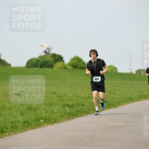 10.05.2026 - 8. Wedeler Halbmarathon Dr. Thomas Lammeyer http://msf.ph/oto/9706040 10.05.2026 11:57:13 Laufen 662 meine-sportfotos.de