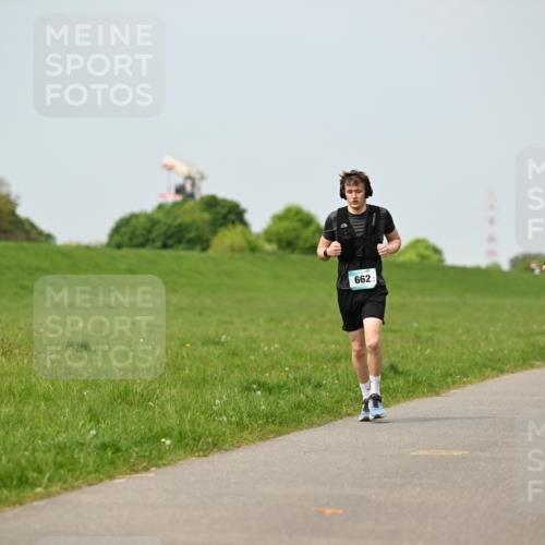 10.05.2026 - 8. Wedeler Halbmarathon Dr. Thomas Lammeyer http://msf.ph/oto/9706041 10.05.2026 11:57:13 Laufen 662 meine-sportfotos.de