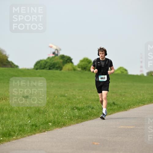 10.05.2026 - 8. Wedeler Halbmarathon Dr. Thomas Lammeyer http://msf.ph/oto/9706042 10.05.2026 11:57:13 Laufen 662 meine-sportfotos.de
