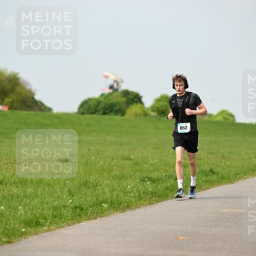 10.05.2026 - 8. Wedeler Halbmarathon Dr. Thomas Lammeyer http://msf.ph/oto/9706043 10.05.2026 11:57:14 Laufen 662, 103 meine-sportfotos.de