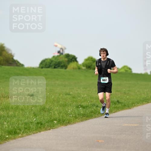 10.05.2026 - 8. Wedeler Halbmarathon Dr. Thomas Lammeyer http://msf.ph/oto/9706044 10.05.2026 11:57:14 Laufen 662 meine-sportfotos.de