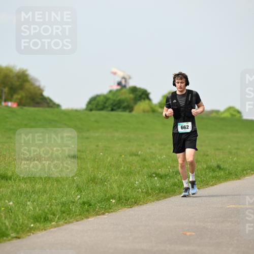 10.05.2026 - 8. Wedeler Halbmarathon Dr. Thomas Lammeyer http://msf.ph/oto/9706046 10.05.2026 11:57:14 Laufen 662 meine-sportfotos.de