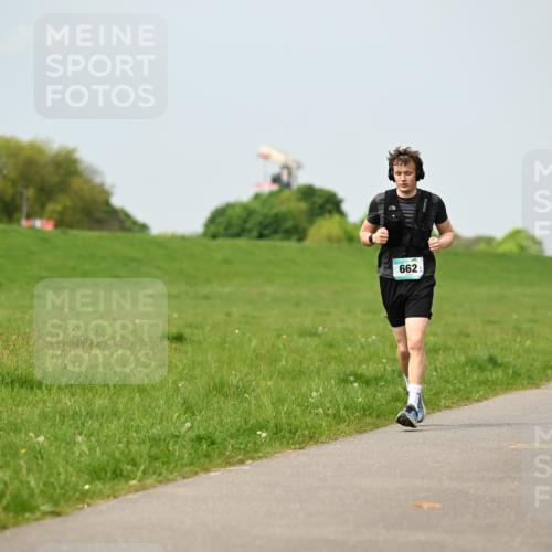 10.05.2026 - 8. Wedeler Halbmarathon Dr. Thomas Lammeyer http://msf.ph/oto/9706047 10.05.2026 11:57:14 Laufen 662, 101 meine-sportfotos.de