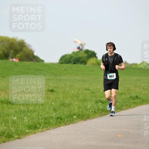 10.05.2026 - 8. Wedeler Halbmarathon Dr. Thomas Lammeyer http://msf.ph/oto/9706048 10.05.2026 11:57:14 Laufen 662, 101 meine-sportfotos.de