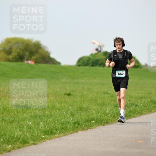 10.05.2026 - 8. Wedeler Halbmarathon Dr. Thomas Lammeyer http://msf.ph/oto/9706053 10.05.2026 11:57:15 Laufen 662 meine-sportfotos.de