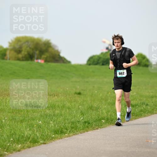 10.05.2026 - 8. Wedeler Halbmarathon Dr. Thomas Lammeyer http://msf.ph/oto/9706054 10.05.2026 11:57:15 Laufen 662 meine-sportfotos.de