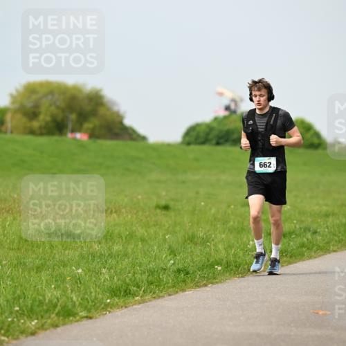 10.05.2026 - 8. Wedeler Halbmarathon Dr. Thomas Lammeyer http://msf.ph/oto/9706055 10.05.2026 11:57:15 Laufen 662 meine-sportfotos.de