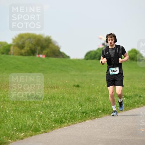 10.05.2026 - 8. Wedeler Halbmarathon Dr. Thomas Lammeyer http://msf.ph/oto/9706056 10.05.2026 11:57:15 Laufen 662 meine-sportfotos.de