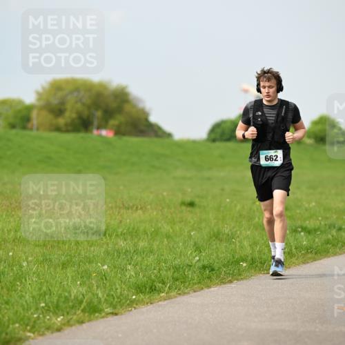 10.05.2026 - 8. Wedeler Halbmarathon Dr. Thomas Lammeyer http://msf.ph/oto/9706057 10.05.2026 11:57:15 Laufen 662 meine-sportfotos.de