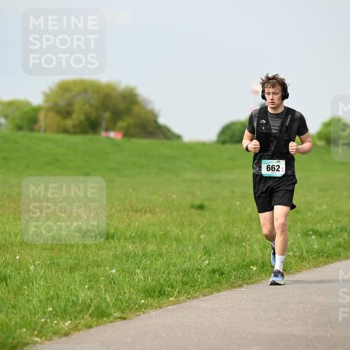 10.05.2026 - 8. Wedeler Halbmarathon Dr. Thomas Lammeyer http://msf.ph/oto/9706058 10.05.2026 11:57:16 Laufen 662 meine-sportfotos.de