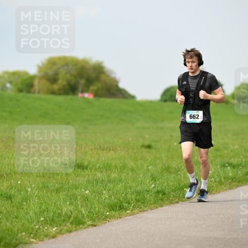 10.05.2026 - 8. Wedeler Halbmarathon Dr. Thomas Lammeyer http://msf.ph/oto/9706059 10.05.2026 11:57:16 Laufen 662 meine-sportfotos.de