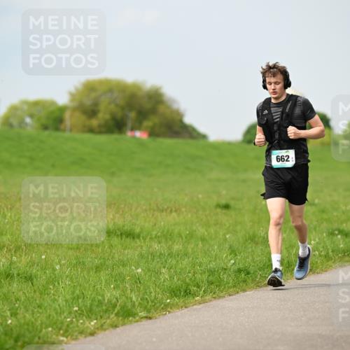 10.05.2026 - 8. Wedeler Halbmarathon Dr. Thomas Lammeyer http://msf.ph/oto/9706060 10.05.2026 11:57:16 Laufen 662 meine-sportfotos.de