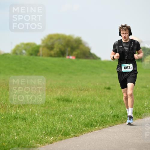 10.05.2026 - 8. Wedeler Halbmarathon Dr. Thomas Lammeyer http://msf.ph/oto/9706062 10.05.2026 11:57:16 Laufen 662 meine-sportfotos.de