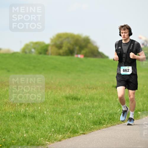 10.05.2026 - 8. Wedeler Halbmarathon Dr. Thomas Lammeyer http://msf.ph/oto/9706064 10.05.2026 11:57:16 Laufen 662 meine-sportfotos.de