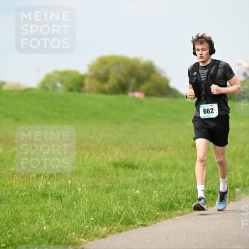 10.05.2026 - 8. Wedeler Halbmarathon Dr. Thomas Lammeyer http://msf.ph/oto/9706065 10.05.2026 11:57:16 Laufen 662 meine-sportfotos.de