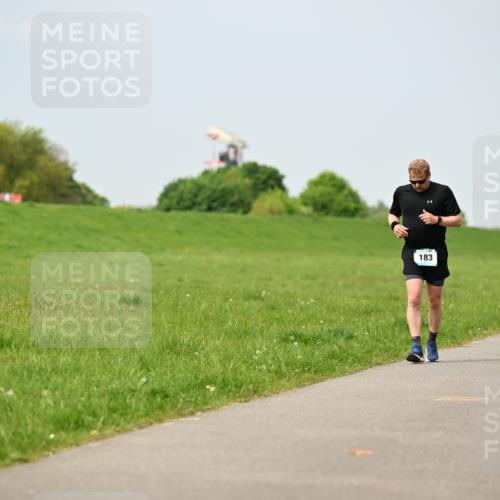 10.05.2026 - 8. Wedeler Halbmarathon Dr. Thomas Lammeyer http://msf.ph/oto/9706066 10.05.2026 11:57:20 Laufen 183 meine-sportfotos.de