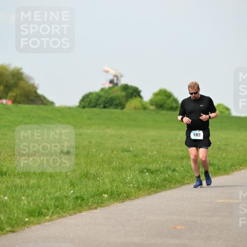 10.05.2026 - 8. Wedeler Halbmarathon Dr. Thomas Lammeyer http://msf.ph/oto/9706073 10.05.2026 11:57:21 Laufen 183 meine-sportfotos.de