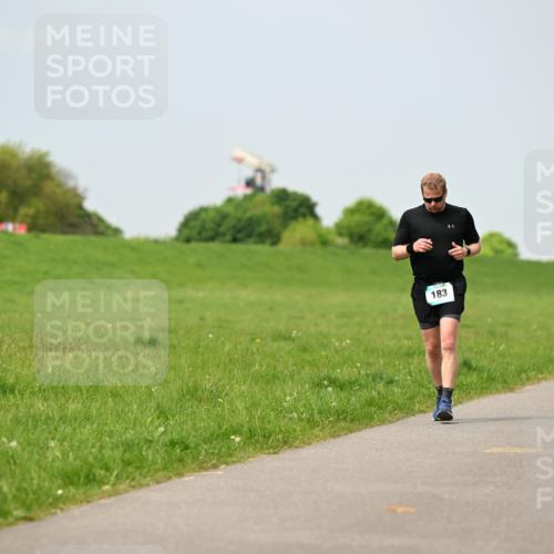 10.05.2026 - 8. Wedeler Halbmarathon Dr. Thomas Lammeyer http://msf.ph/oto/9706074 10.05.2026 11:57:21 Laufen 183 meine-sportfotos.de
