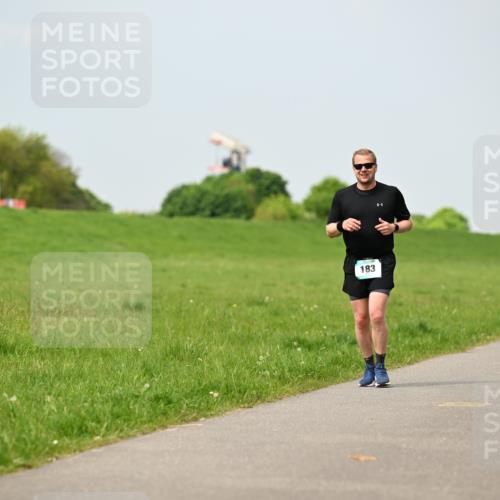 10.05.2026 - 8. Wedeler Halbmarathon Dr. Thomas Lammeyer http://msf.ph/oto/9706077 10.05.2026 11:57:22 Laufen 183 meine-sportfotos.de
