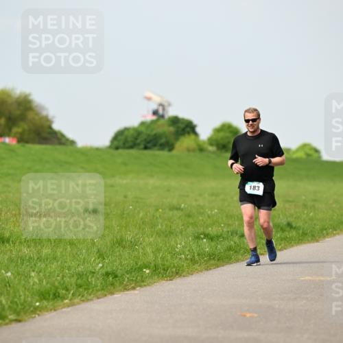 10.05.2026 - 8. Wedeler Halbmarathon Dr. Thomas Lammeyer http://msf.ph/oto/9706080 10.05.2026 11:57:22 Laufen 183 meine-sportfotos.de