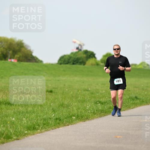 10.05.2026 - 8. Wedeler Halbmarathon Dr. Thomas Lammeyer http://msf.ph/oto/9706081 10.05.2026 11:57:22 Laufen 183 meine-sportfotos.de