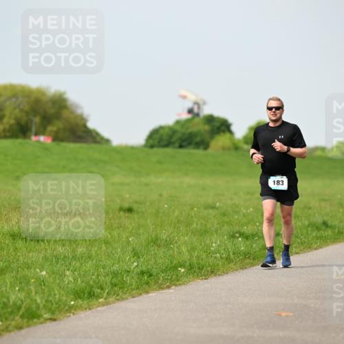 10.05.2026 - 8. Wedeler Halbmarathon Dr. Thomas Lammeyer http://msf.ph/oto/9706082 10.05.2026 11:57:22 Laufen 183 meine-sportfotos.de