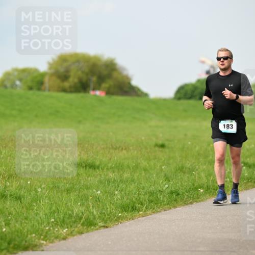 10.05.2026 - 8. Wedeler Halbmarathon Dr. Thomas Lammeyer http://msf.ph/oto/9706098 10.05.2026 11:57:25 Laufen 183 meine-sportfotos.de