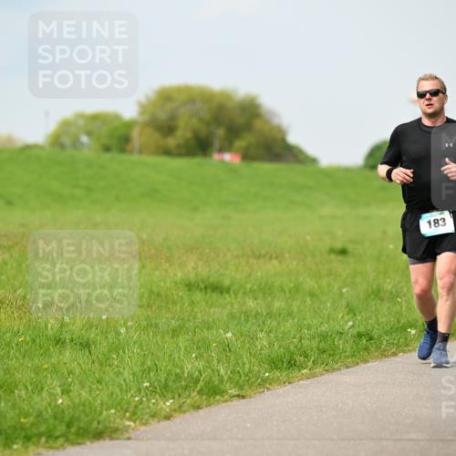 10.05.2026 - 8. Wedeler Halbmarathon Dr. Thomas Lammeyer http://msf.ph/oto/9706103 10.05.2026 11:57:25 Laufen 183 meine-sportfotos.de