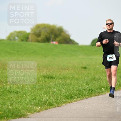 10.05.2026 - 8. Wedeler Halbmarathon Dr. Thomas Lammeyer http://msf.ph/oto/9706104 10.05.2026 11:57:25 Laufen 183 meine-sportfotos.de