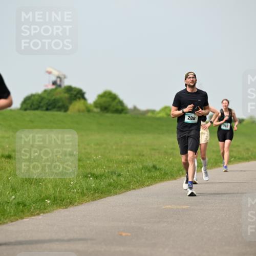 10.05.2026 - 8. Wedeler Halbmarathon Dr. Thomas Lammeyer http://msf.ph/oto/9706106 10.05.2026 11:57:27 Laufen 183, 288, 762 meine-sportfotos.de
