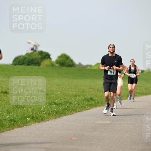 10.05.2026 - 8. Wedeler Halbmarathon Dr. Thomas Lammeyer http://msf.ph/oto/9706107 10.05.2026 11:57:27 Laufen 183, 288, 762 meine-sportfotos.de