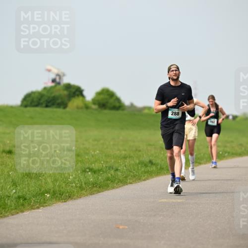 10.05.2026 - 8. Wedeler Halbmarathon Dr. Thomas Lammeyer http://msf.ph/oto/9706111 10.05.2026 11:57:28 Laufen 288, 762 meine-sportfotos.de