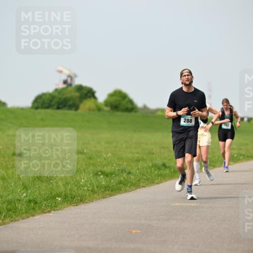 10.05.2026 - 8. Wedeler Halbmarathon Dr. Thomas Lammeyer http://msf.ph/oto/9706112 10.05.2026 11:57:28 Laufen 288 meine-sportfotos.de