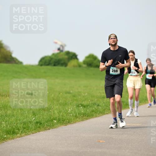 10.05.2026 - 8. Wedeler Halbmarathon Dr. Thomas Lammeyer http://msf.ph/oto/9706121 10.05.2026 11:57:29 Laufen 288, 483 meine-sportfotos.de