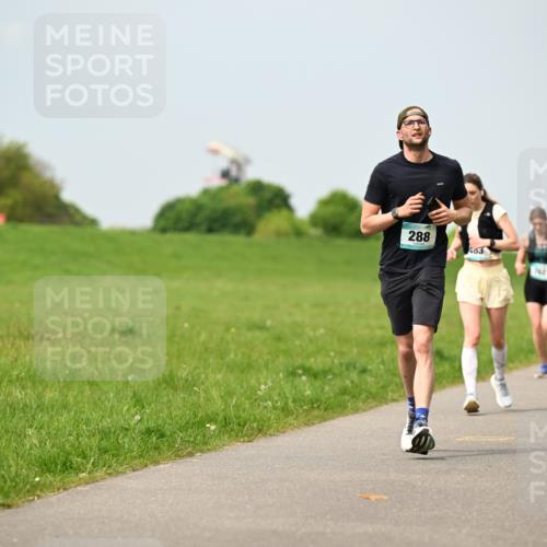 10.05.2026 - 8. Wedeler Halbmarathon Dr. Thomas Lammeyer http://msf.ph/oto/9706123 10.05.2026 11:57:29 Laufen 288, 403 meine-sportfotos.de
