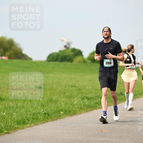 10.05.2026 - 8. Wedeler Halbmarathon Dr. Thomas Lammeyer http://msf.ph/oto/9706125 10.05.2026 11:57:30 Laufen 288 meine-sportfotos.de