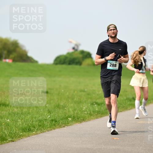 10.05.2026 - 8. Wedeler Halbmarathon Dr. Thomas Lammeyer http://msf.ph/oto/9706127 10.05.2026 11:57:30 Laufen 288 meine-sportfotos.de