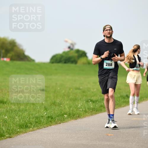 10.05.2026 - 8. Wedeler Halbmarathon Dr. Thomas Lammeyer http://msf.ph/oto/9706131 10.05.2026 11:57:30 Laufen 288, 483 meine-sportfotos.de