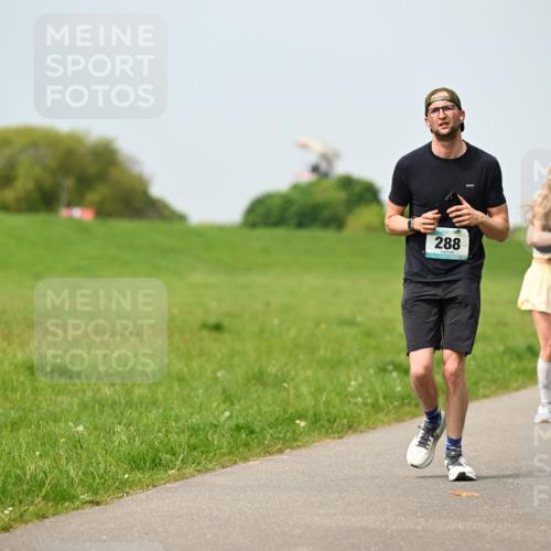 10.05.2026 - 8. Wedeler Halbmarathon Dr. Thomas Lammeyer http://msf.ph/oto/9706134 10.05.2026 11:57:30 Laufen 288 meine-sportfotos.de